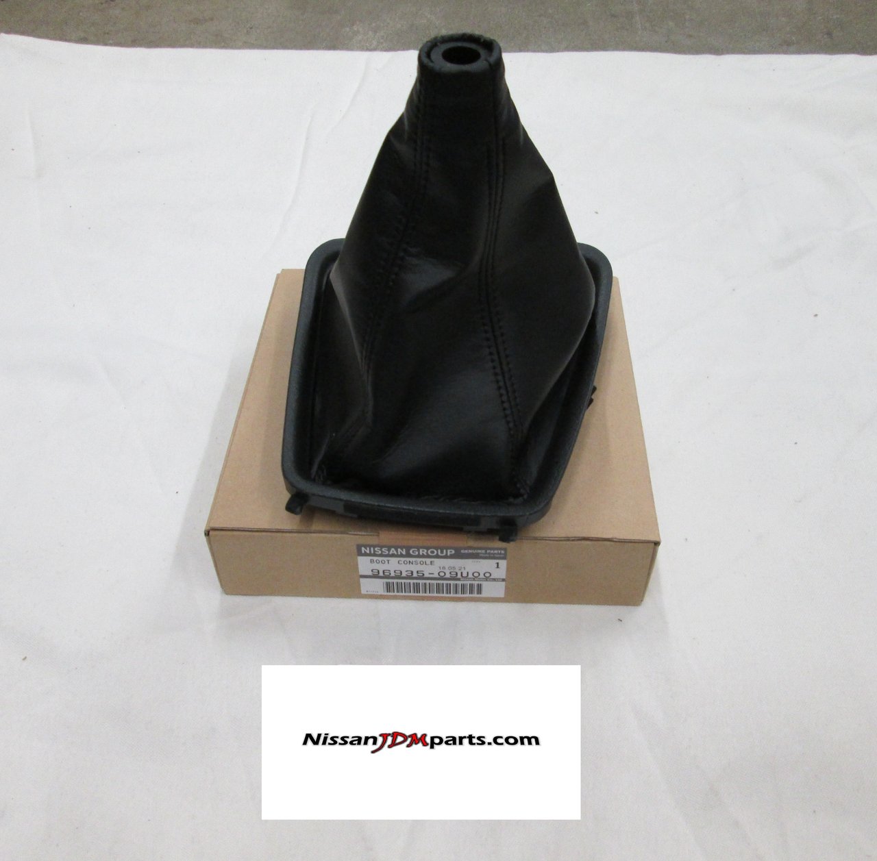 R32 CONSOLE SHIFT BOOT K6935-09U00 - nissanJDMparts.com